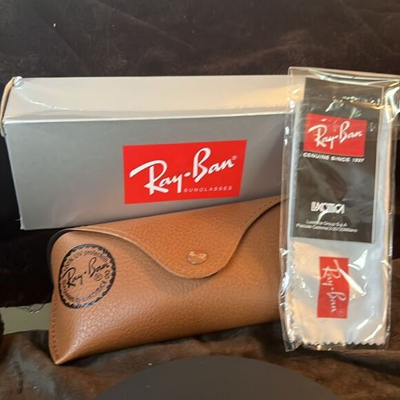 New Ray-Ban Sunglasses with Black Frames Green G-15 Lenses - Picture 10 of 10